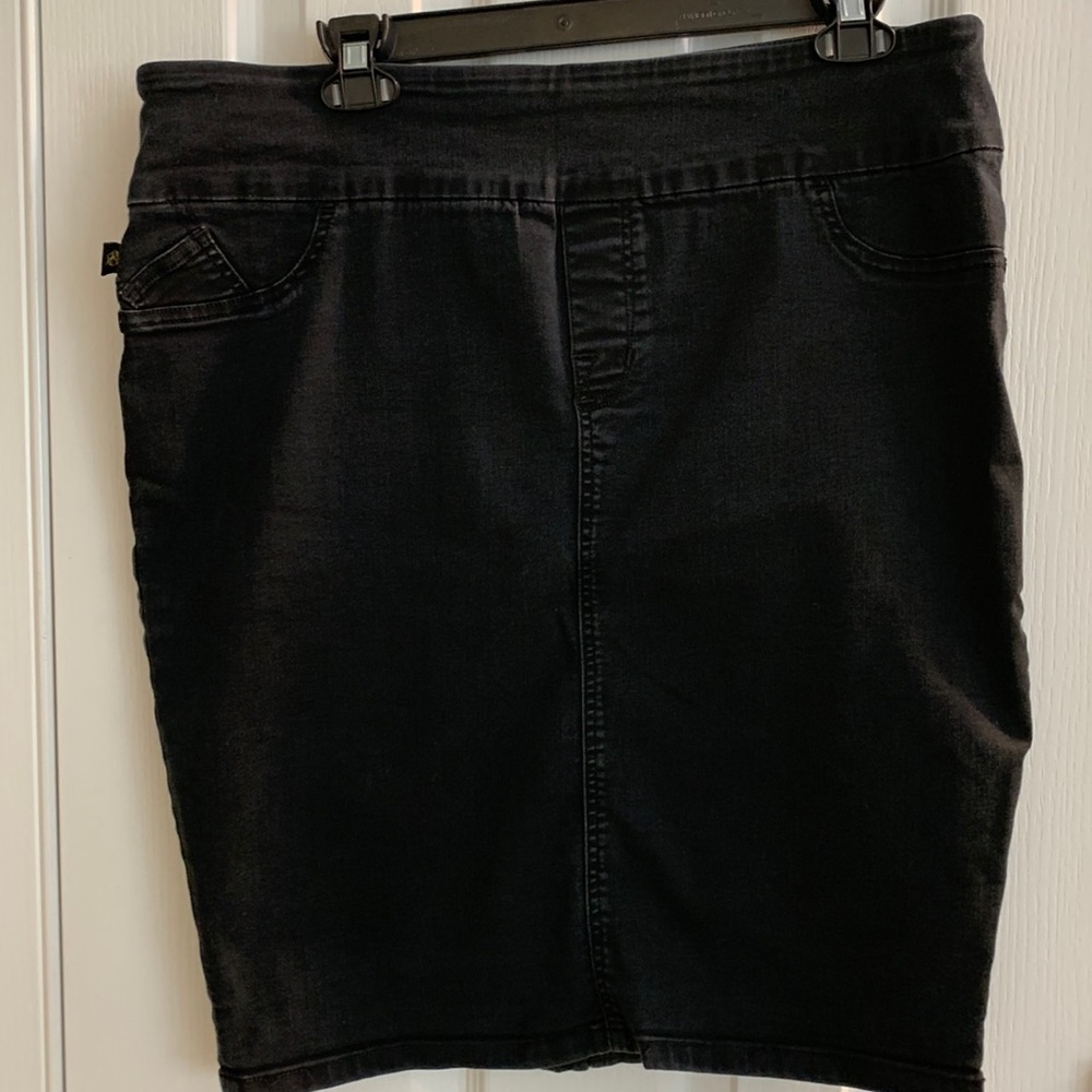 Rock &Republic Fever stretch denim skirt, size 16